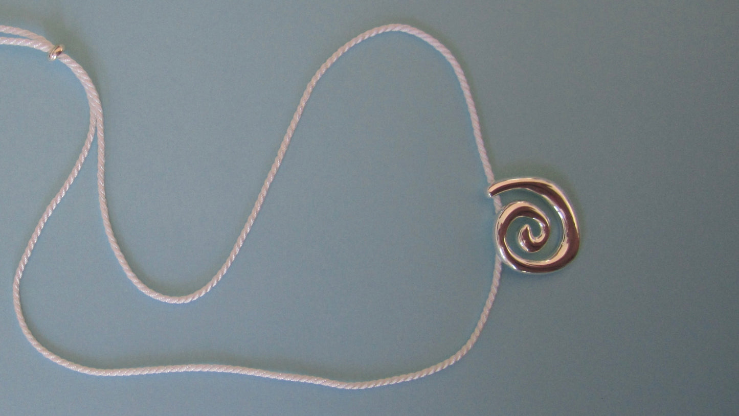 Flo Necklace White