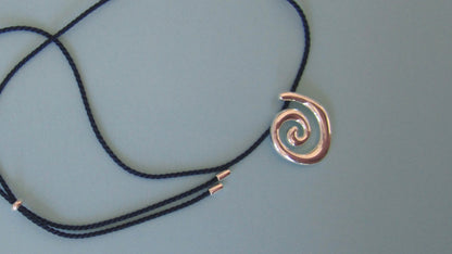 Flo Necklace Deep Blue